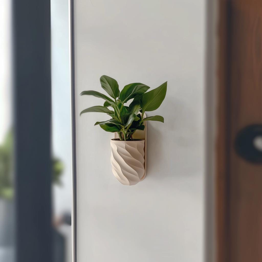 Additional product detail of 3D Printed Wall Planter.
