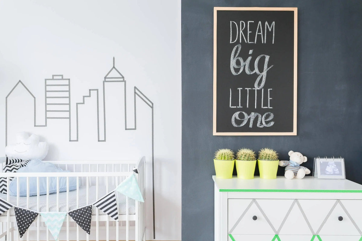 Меловая плёнка с надписью Dream Big Little One в детской