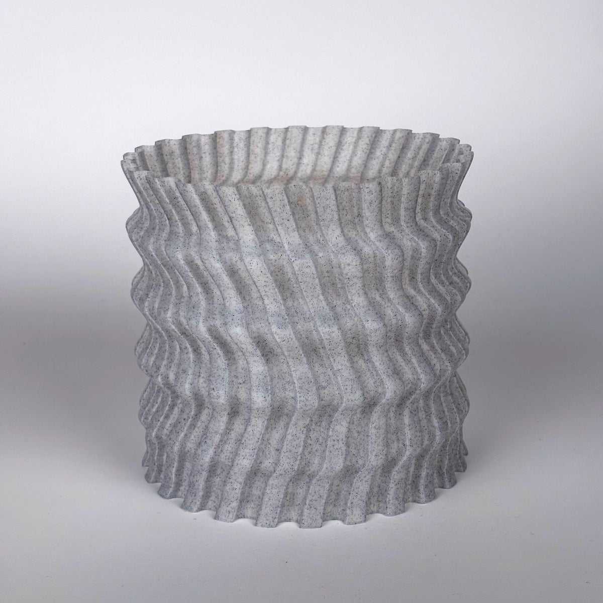 Modern zig zag planter cover, 3D printed decorative pot sleeve in gray for indoor plants.