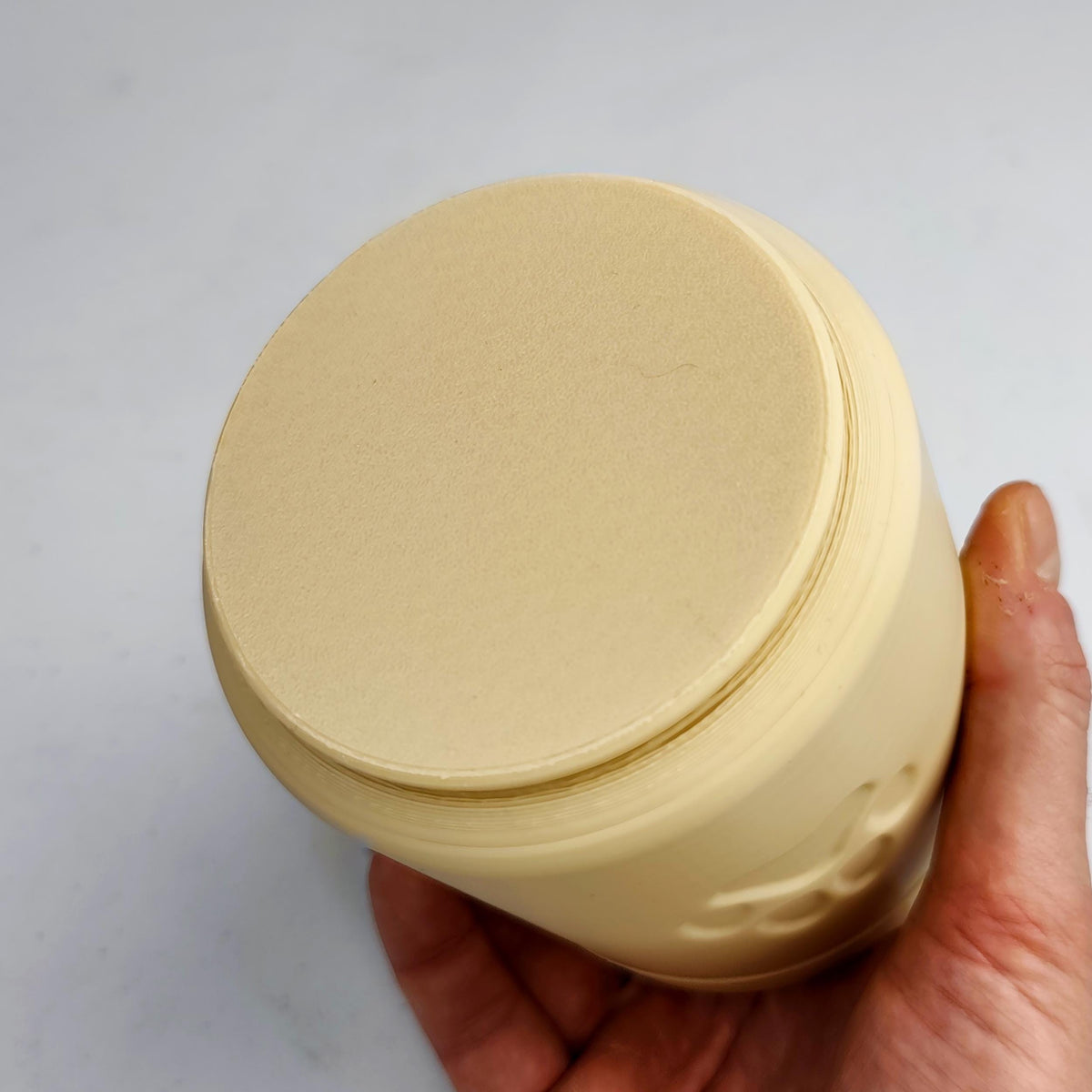 Alternate product display of Cylindrical Pet Memorial Urn.