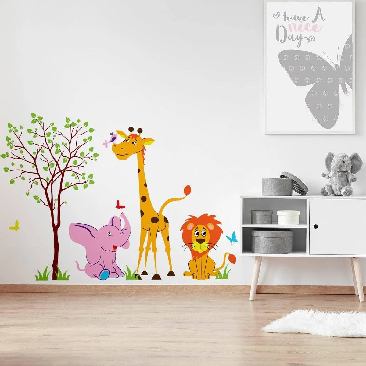 Цветная виниловая наклейка с жирафом, слоном и львом.
