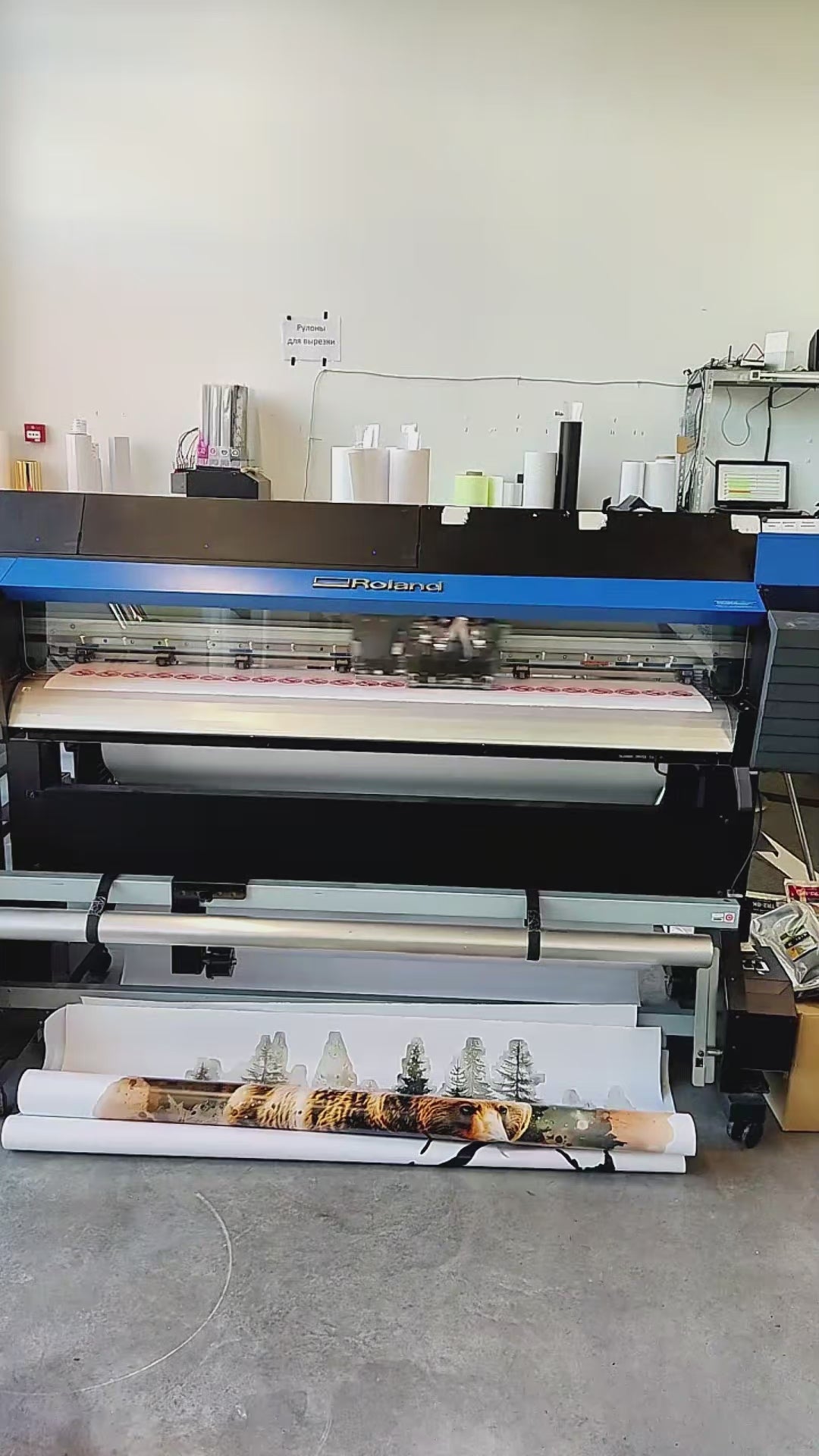 No Milk allergy alert sticker production shown on a wide-format printer.