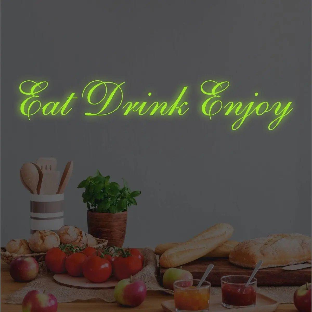 Надпись Eat Drink Enjoy на кухонной стене
