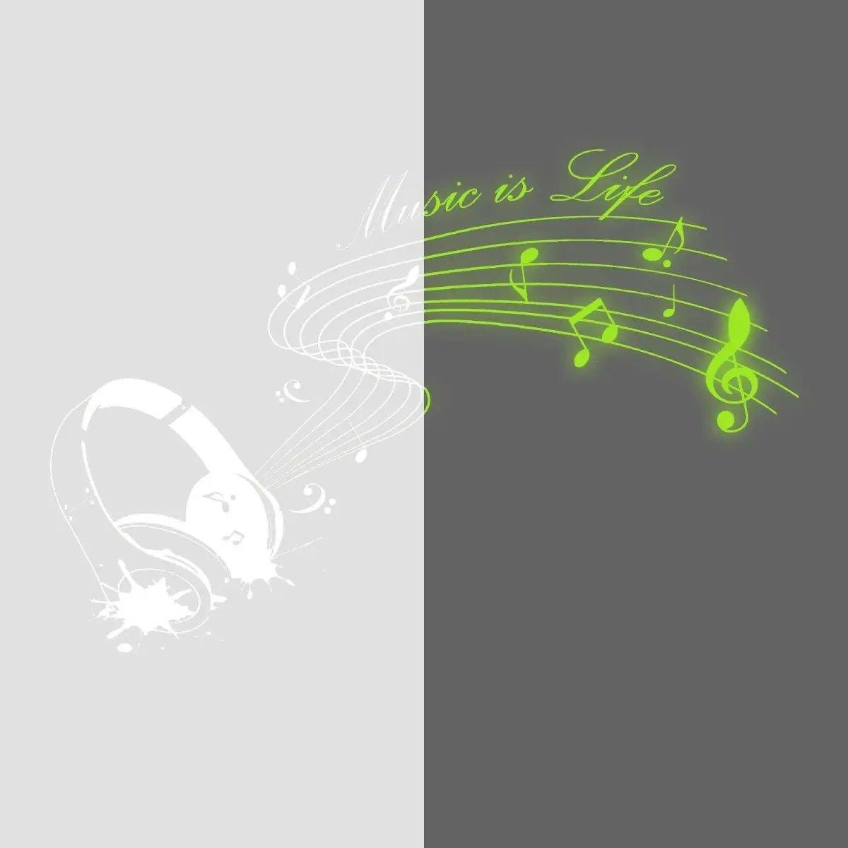 Наклейка с фразой Music Is Life и музыкальными нотами