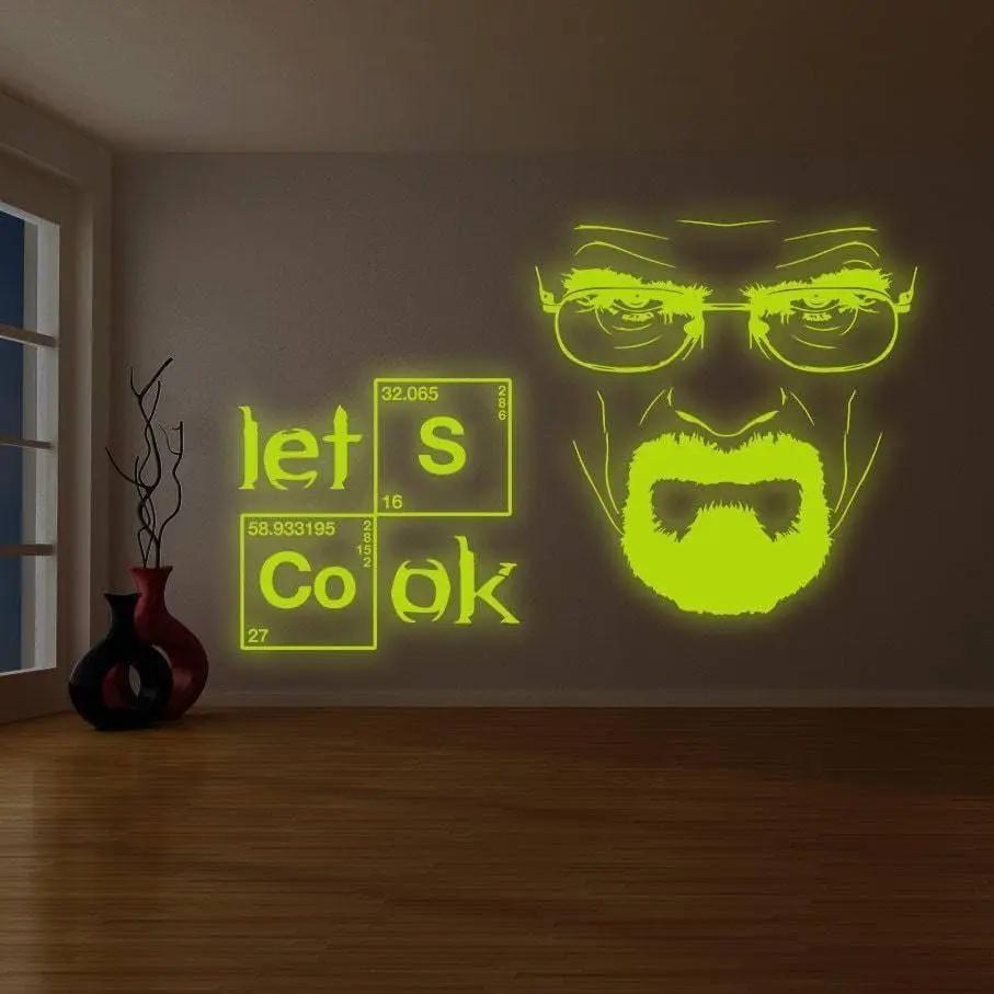 Светящаяся наклейка с персонажем и английской надписью «Let's Cook».